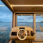 Botel Nena Hausboot