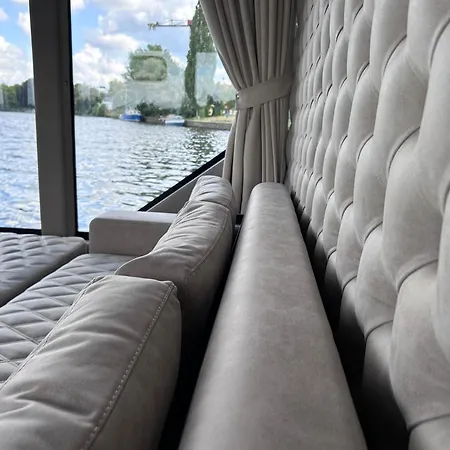 Nena Hausboot Hotel en barco *