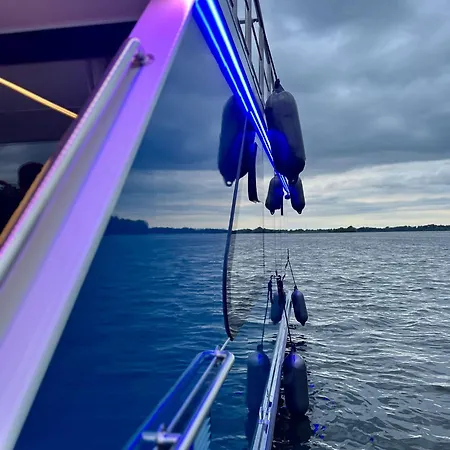 Nena Hausboot Botel