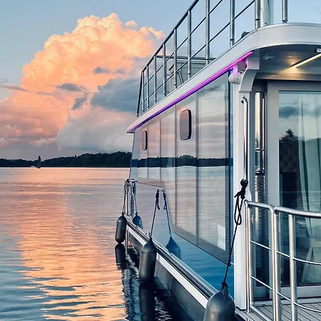 Nena Hausboot Botel