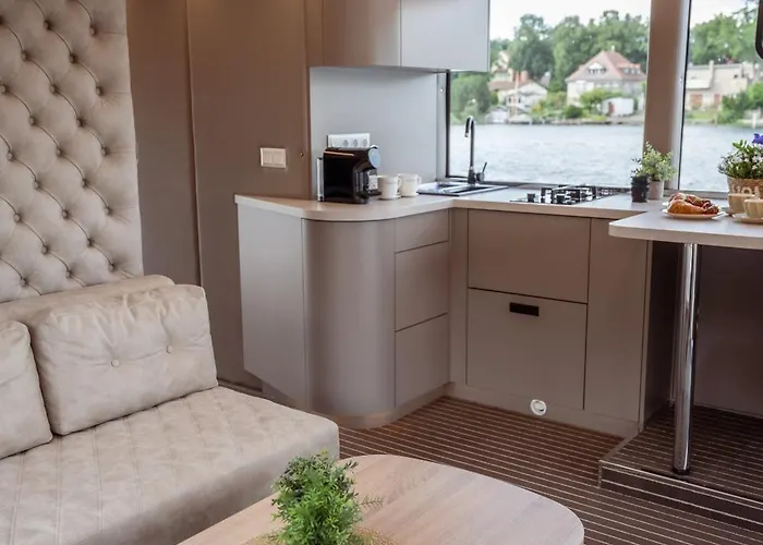 Nena Hausboot Hotel en barco Berlín