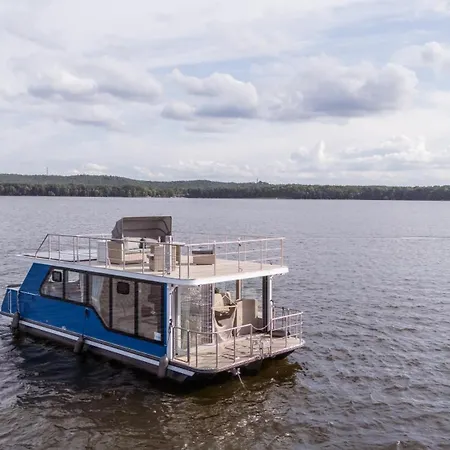 Botel Nena Hausboot *