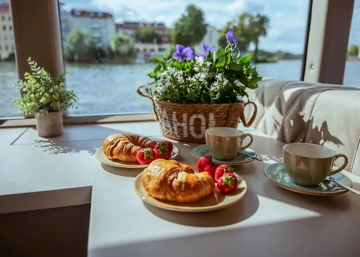 Nena Hausboot 보트호텔 베를린